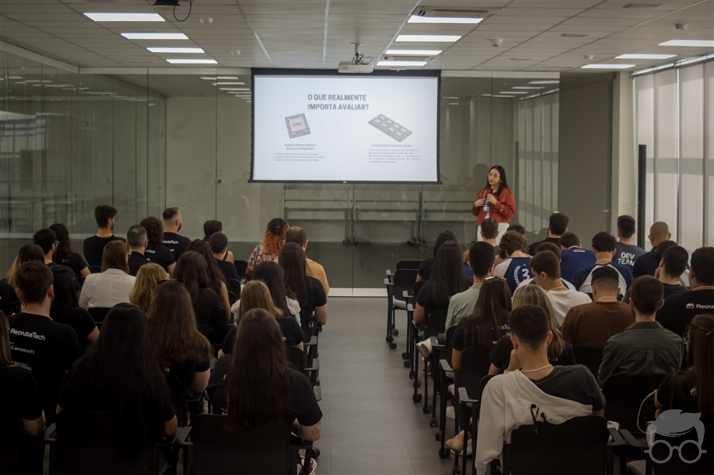 Fotografia do Auditório da Sala Carreira